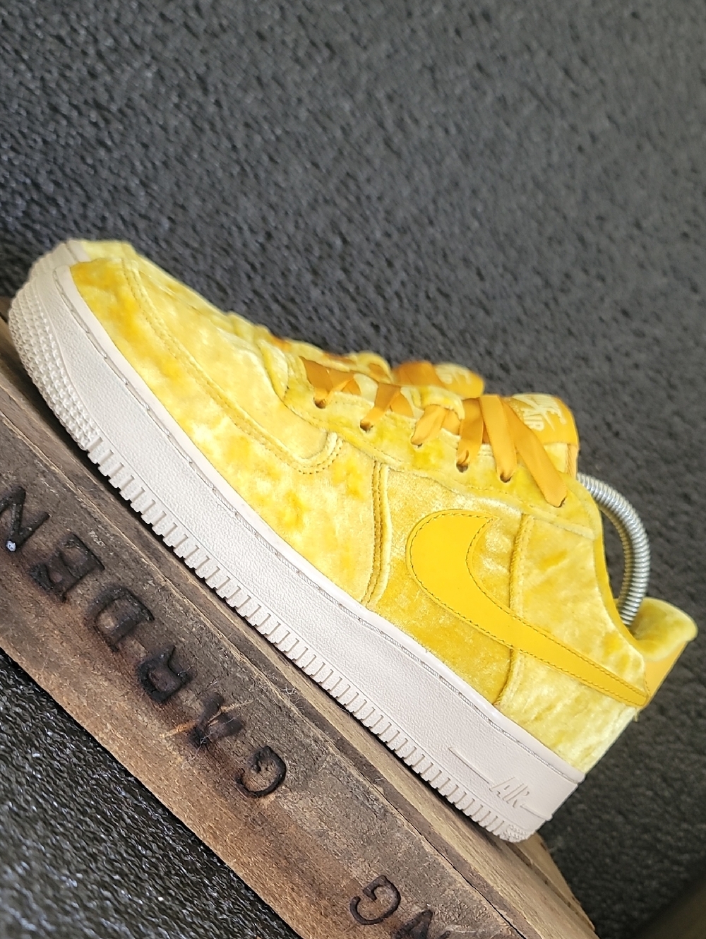 Nike Air Force 1 LV8 "Mineral Gold Velvet" Wmns 8.5 Fast Shipper